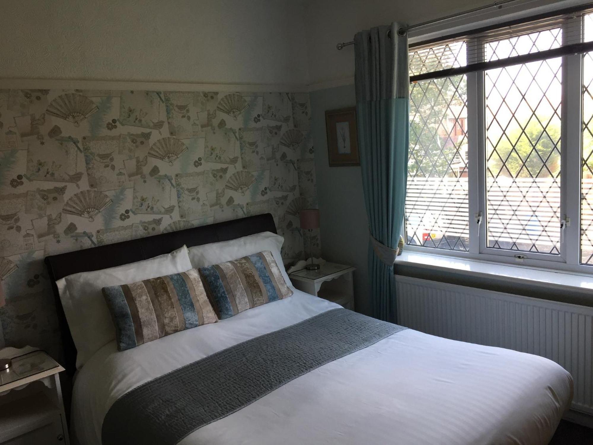 Esjays At Knowles House Bed & Breakfast Lytham St Annes Exterior photo
