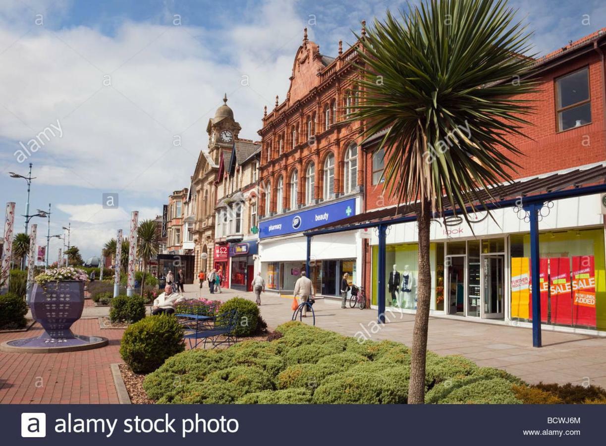 Esjays At Knowles House Bed & Breakfast Lytham St Annes Exterior photo